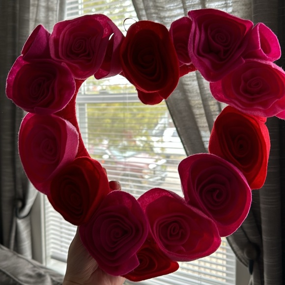Love & Cupcakes Roses Wreath Valentine’s Day Decor - Picture 7 of 7